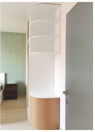 Design et conception de mobilier et dressing sur mesure dans une chambre par un architecte d'intérieur à Bruxelles